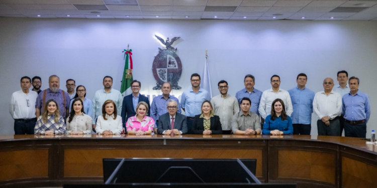 Rubén Rocha Moya retoma funciones y encabeza reunión con integrantes de su gabinete