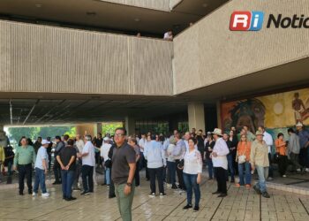 “Fuera Rocha y su gabinete”, exigen ciudadanos en Sinaloa