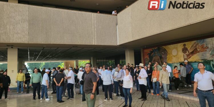 “Fuera Rocha y su gabinete”, exigen ciudadanos en Sinaloa