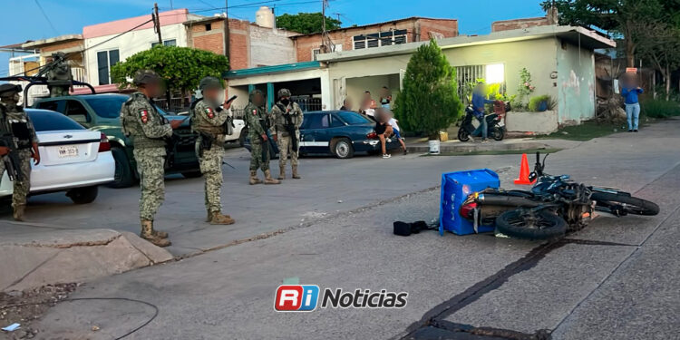 Abandonan motocicleta con cargadores tras ataque armado al sur de Culiacán