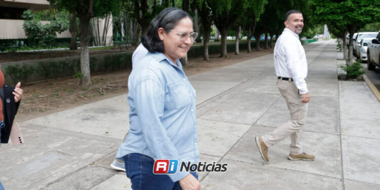 Alcaldes llegan a Palacio de Gobierno y se quedan sin reunión con Rocha Moya