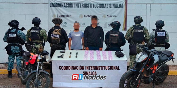 Detienen a dos hombres armados y aseguran 500 dosis de presunta metanfetamina en Rosario