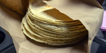 ¿Es cierto que la tortilla engorda? Conoce lo que revela la ciencia