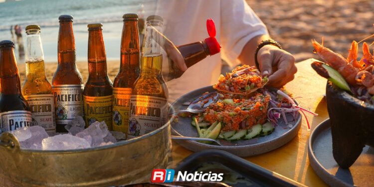 Mariscos, tacos y restaurantes frente al mar concentran el consumo de turistas en Mazatlán