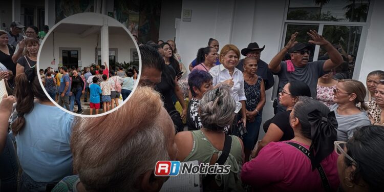 Se manifiestan 180 tianguistas en Palacio Municipal de Mazatlán para exigir freno a desalojo