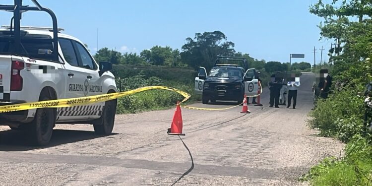 Localizan a dos hombres asesinados a balazos en camino de terracería al sur de Culiacán