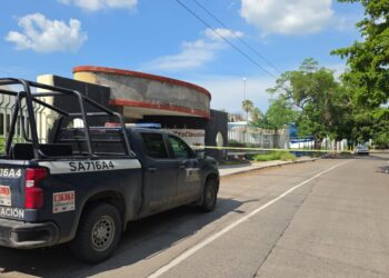Asesinan a conductor dentro de un automóvil en pleno malecón viejo de Culiacán