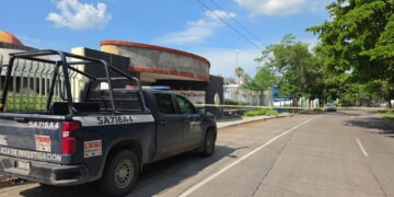 Asesinan a conductor dentro de un automóvil en pleno malecón viejo de Culiacán