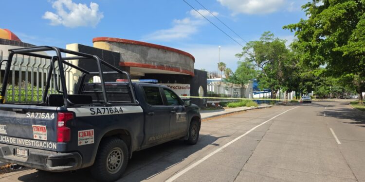 Asesinan a conductor dentro de un automóvil en pleno malecón viejo de Culiacán