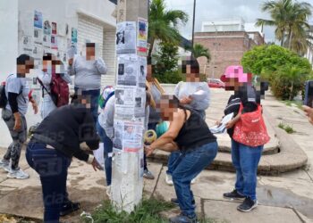 Madres buscadoras colocan fichas de búsqueda en la FGE con sede en Mazatlán