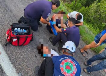 Cuatro personas resultan lesionadas en accidente de motocicletas en Villa Unión