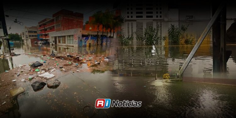 Lluvia deja 15 viviendas afectadas y mantiene encharcamientos en Mazatlán