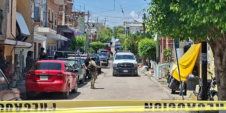 Ataque armado deja una mujer sin vida y un hombre herido en Mazatlán