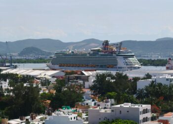 Arriba a Mazatlán el “Navigator of the Seas” con más de 3 mil 800 pasajeros