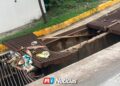 Denuncian dos años de omisión municipal ante peligroso desagüe en la calle Framboyanes