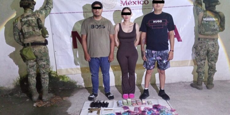 Marina detiene a tres y asegura droga, armas y vehículos en Mazatlán