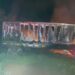 Tráiler se incendia tras chocar contra una grúa en la Mazatlán-Escuinapa; hay res lesionados