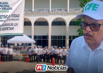 Jubilados de la CFE se movilizan a nivel nacional en protesta por recortes a sus pensiones