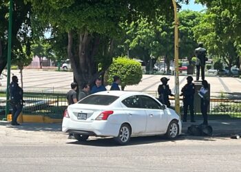 Atacan a balazos a dos hombres junto a Palacio de Gobierno en Culiacán