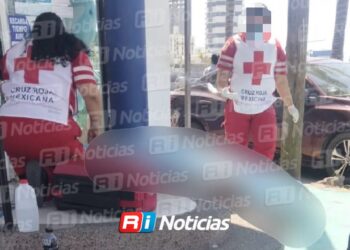 Adulto mayor se desvanece y pierde la vida frente al malecón de Mazatlán