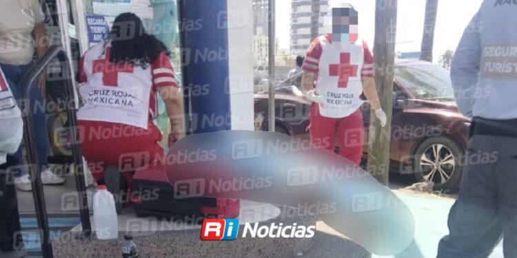 Adulto mayor se desvanece y pierde la vida frente al malecón de Mazatlán