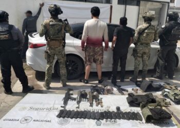 Marina asegura armamento y detiene a dos en Mazatlán