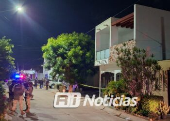 Asesinan a joven afuera de su domicilio en Costa Dorada