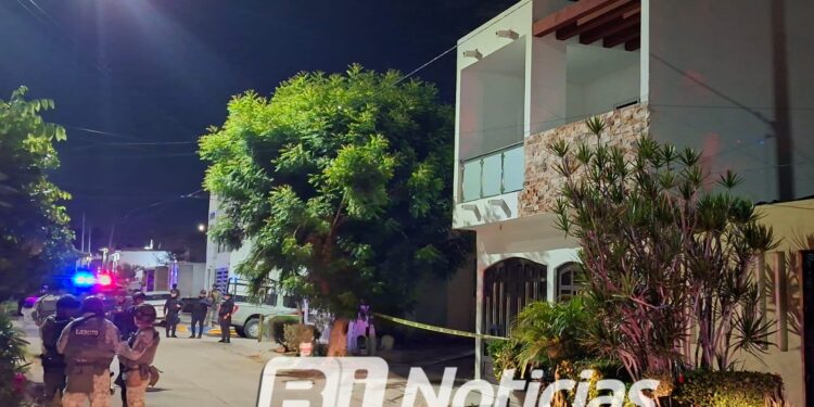 Asesinan a joven afuera de su domicilio en Costa Dorada