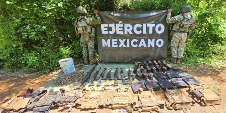 Aseguran arsenal y casi 9 mil de cartuchos en comunidades rurales de Mazatlán