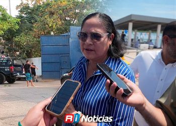 Minerva Osuna evade a la prensa en el C4 y vuelve a salir por la puerta trasera
