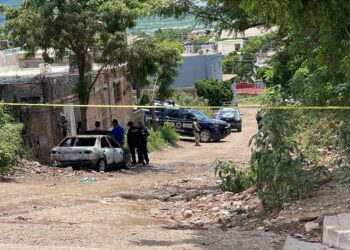 Incendian automóvil afuera de una vivienda que ya había sido baleada días antes al sur de Culiacán