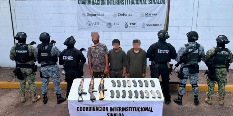 Grupo Interinstitucional detiene a tres civiles con armas largas, cargadores y municiones, en Mazatlán