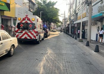 Moviliza a cuerpos de emergencia reporte de olor a quemado en Plaza de la Mujer