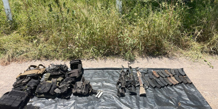 Detienen a siete personas y aseguran armas y equipo táctico tras enfrentamiento en Escuinapa
