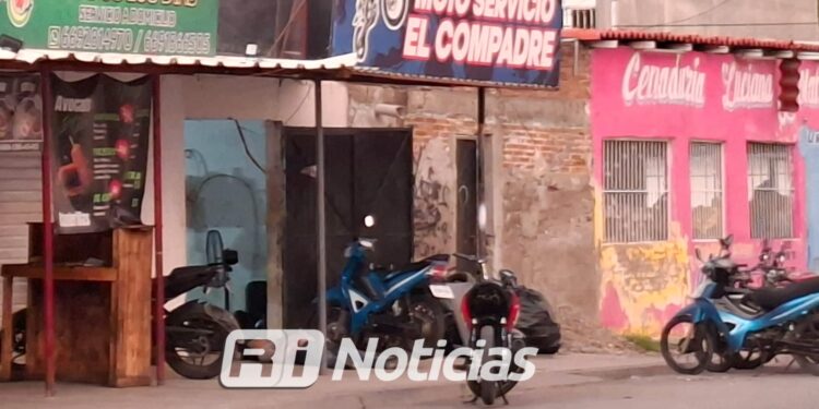Ataque a balazos deja tres muertos, padre y sus dos hijos en taller de motoservicio en la colonia Estero