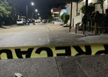 Asesinan a balazos a un hombre afuera de un abarrote en el sur de Culiacán