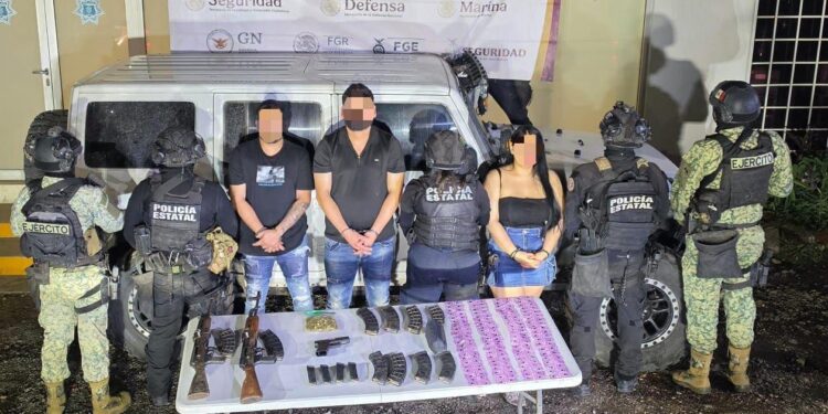 Detiene a tres civiles, entre ellos una mujer y aseguran armas y presunta droga en Concordia