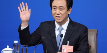 Xu Jiayin, el magnate de Evergrande que pasó de ser el más rico en China a condenado de cadena perpetua
