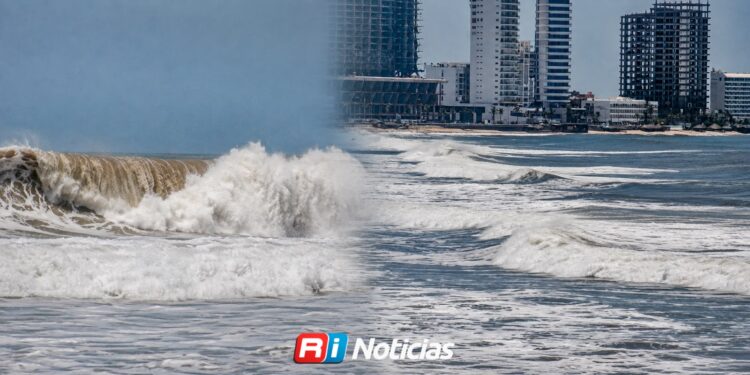 Mar de Fondo provocará oleaje de hasta 7 pies en Mazatlán; piden extremar precauciones en playas