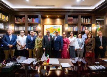 Recibe el gobernador Rocha Moya a magistradas y magistrados del Supremo Tribunal de Justicia