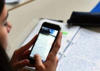 Docentes debatirán uso de celulares en escuelas antes del regreso a clases: Mario Delgado