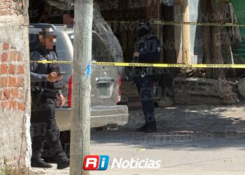 Balean camioneta estacionada en la colonia Benito Juárez de Mazatlán