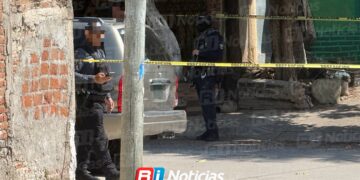 Balean camioneta estacionada en la colonia Benito Juárez de Mazatlán