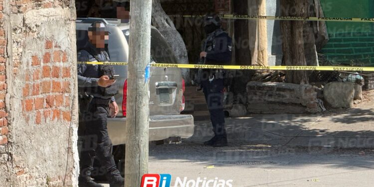 Balean camioneta estacionada en la colonia Benito Juárez de Mazatlán
