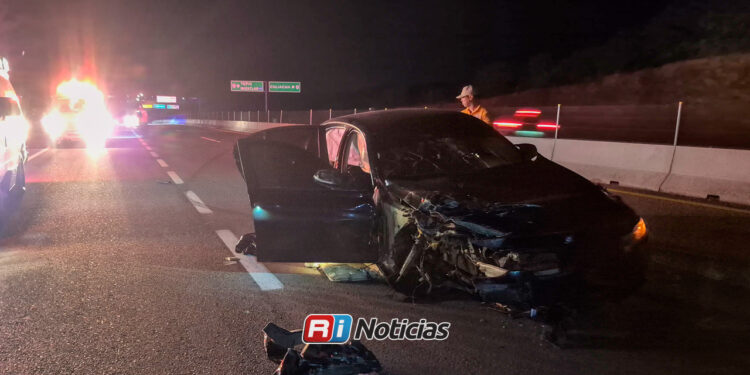 Impacto entre BMW y Tsuru deja un herido en la autopista Mazatlán-Culiacán