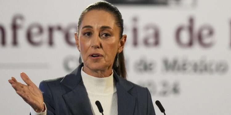 Sheinbaum analiza brindar seguridad social a trabajadores de programas federales; asegura que su esquema es temporal