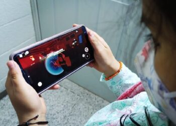 Preparan nuevas reglas para el uso de celulares en escuelas de México