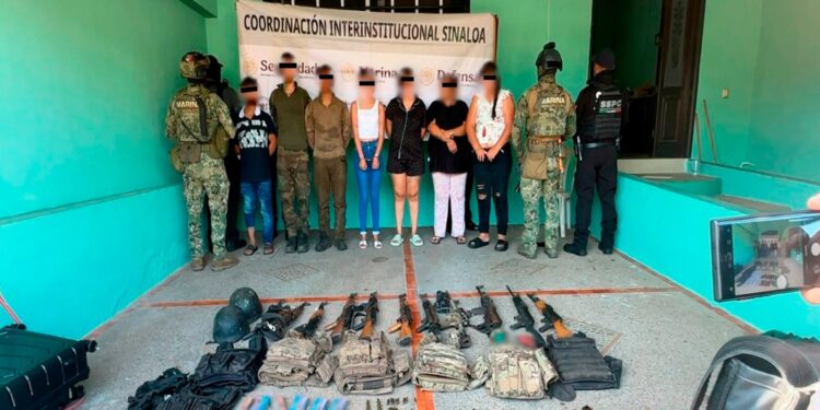 Marina detiene a siete, decomisa armas y liberan a menor en La Tuna, al sur de Mazatlán