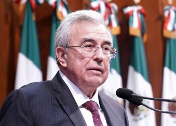 ¿Qué contempla la ley en caso de licencia para gobernador?