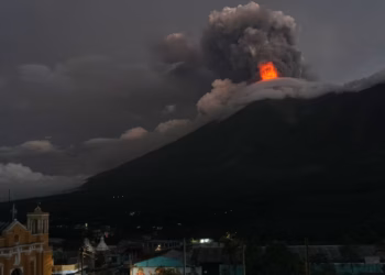 Alerta en Guatemala por erupción del Volcán de Fuego: evacúan a cientos de personas